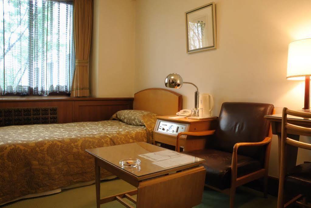 Hilltop Hotel Tōkyō Extérieur photo